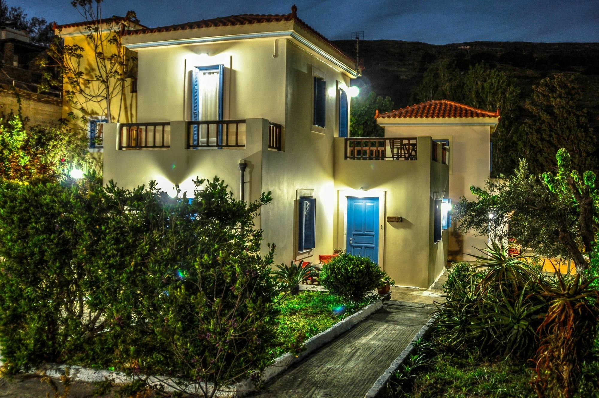 Mainades Maisonettes & Studios Ménites 外观 照片